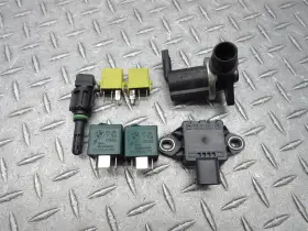 61367704174 Bmw 2019 17-21 S1000r S1000 Oem Electrical Relays Fall Air Sensors Solenoid Lot