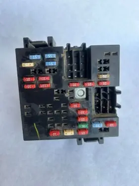 10383303-02 Chevrolet Fuse Block With Turn Signal Trailering Relay 2007 Chevy 2500 Hd