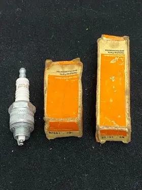 32101-68 Harley-davidson Vintage Ignition Parts - Points And 2 Spark Plugs In Boxes