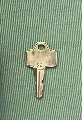 48152-82 Harley-davidson Fxr Brass Saddle Bag Key Oem Pt # 0052
