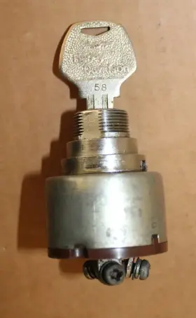 70124-75 Harley-davidson Used Oem Ignition Switch With 1 Key 1973-77 Fx - Part Tested O7