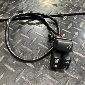 71500468 Harley-davidson 16-24 Softail Dyna Sportster Left Hand Switch Module