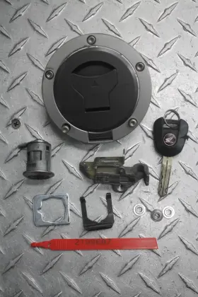 2199687 Honda 2022 Cbr1000rr Gas Tank Lock And Seat W Key
