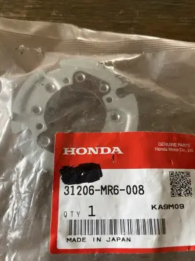 31206-mr6-008 Honda Vt600 Gl1800 Trx680 Vt1100 Trx650 Oem Nos Brush Holder Set
