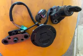 Law229236 Labwork Oem 1999-2007 Suzuki Hayabusa Complete Ignition Gas Cap And Seat Lock Set