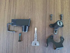 3ck-w2470-00 Seat 4r8-21308-01/3ck-w2470-00 04-09 Yamaha Fz6. Used Oem Helmet Hanger Assy And Lock Rotor Set With Key