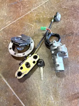 37100-19f00 Suzuki 2000 Sv650 1999-2002 Oem Ignition And Lock Gas Cap Set