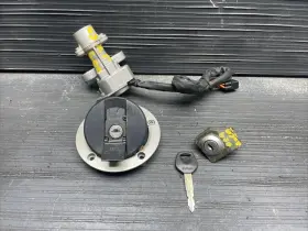 64-67967 Suzuki 2005 Gsxr600 Lockset Ignition Gas Cap Seat Lock Oem #112024