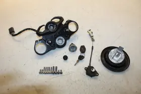 T2502889 Triumph 2015 Trophy Se Ignition Lock Key Set W Gas Cap Seat Upper Tree