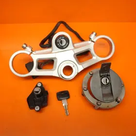 T2505510 Triumph 06-08 Daytona 675 Oem Ignition Lock Key Set-gas Cap/seat Lock/uppertree T2505510 Triumph 06-08 Daytona 675 Oem Ignition Lock Key Set-gas Cap/seat Lock/uppertree