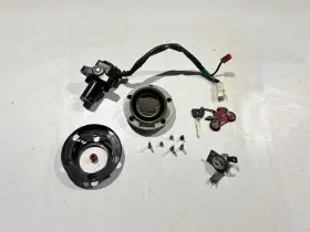 2c0-82501-11-00 Yamaha 2006 - 2007 Yzf-r6 R6 Oem Lock Set Ignition Gas Cap Seat Key