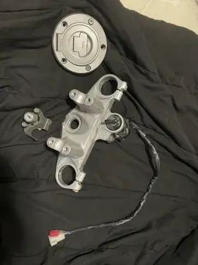 5vx10 Yamaha Ignition For A 2006 Fz6 Comes With Seat Lock And Gas Cap